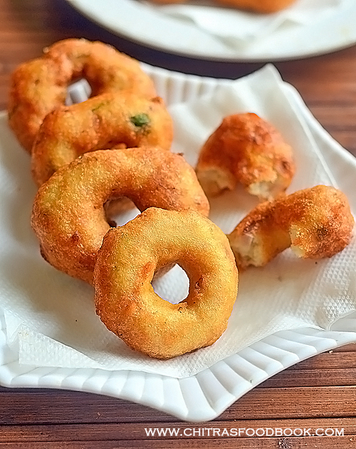 Garelu Recipe – Crispy Minapa Garelu Recipe – Vada Recipe in Mixie